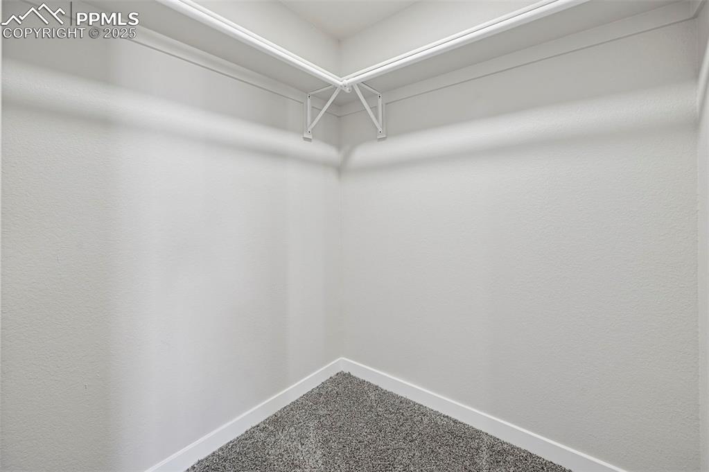 Image 23 of 50: Closet