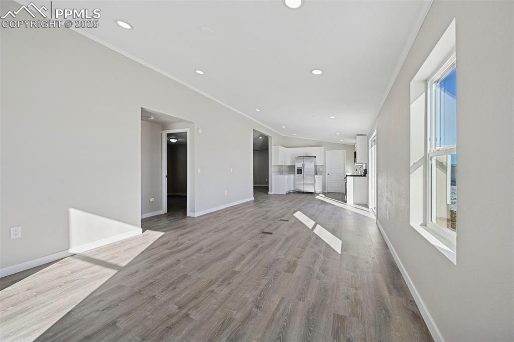 Image 28 of 50: Living Room