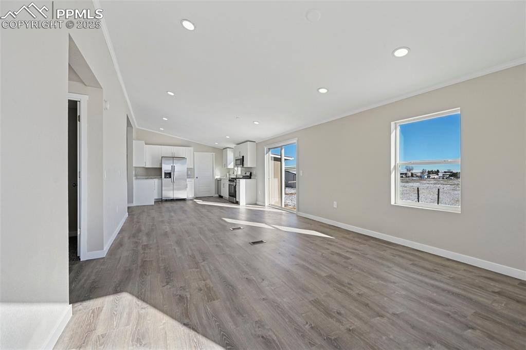 Image 29 of 50: Living Room