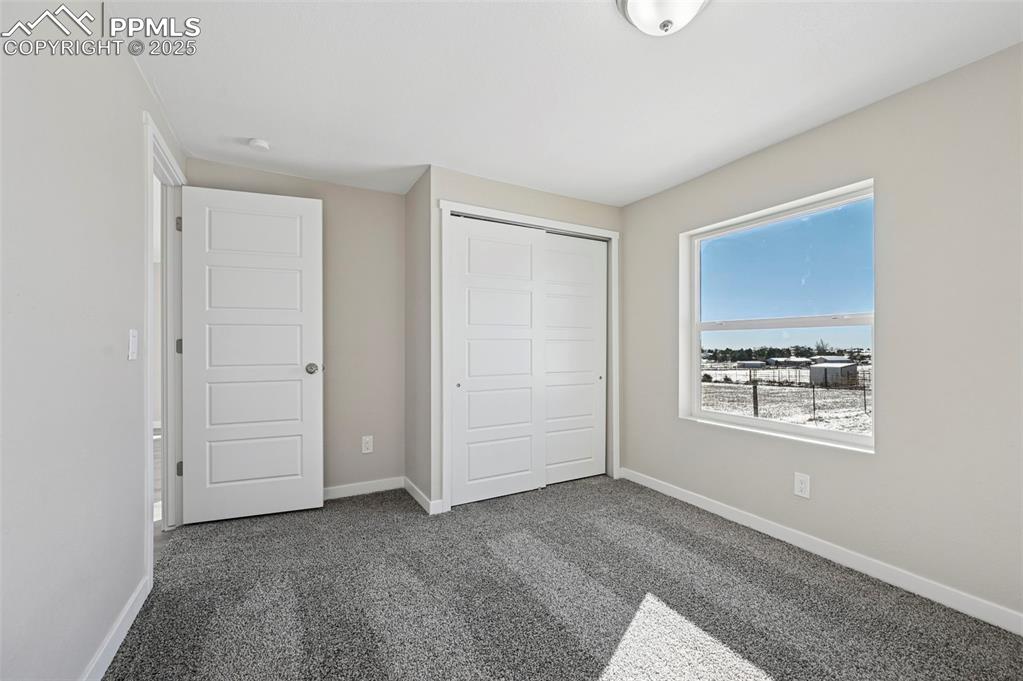 Image 34 of 50: Bedroom