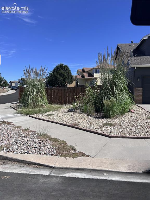 Image 4 of 5: Yard