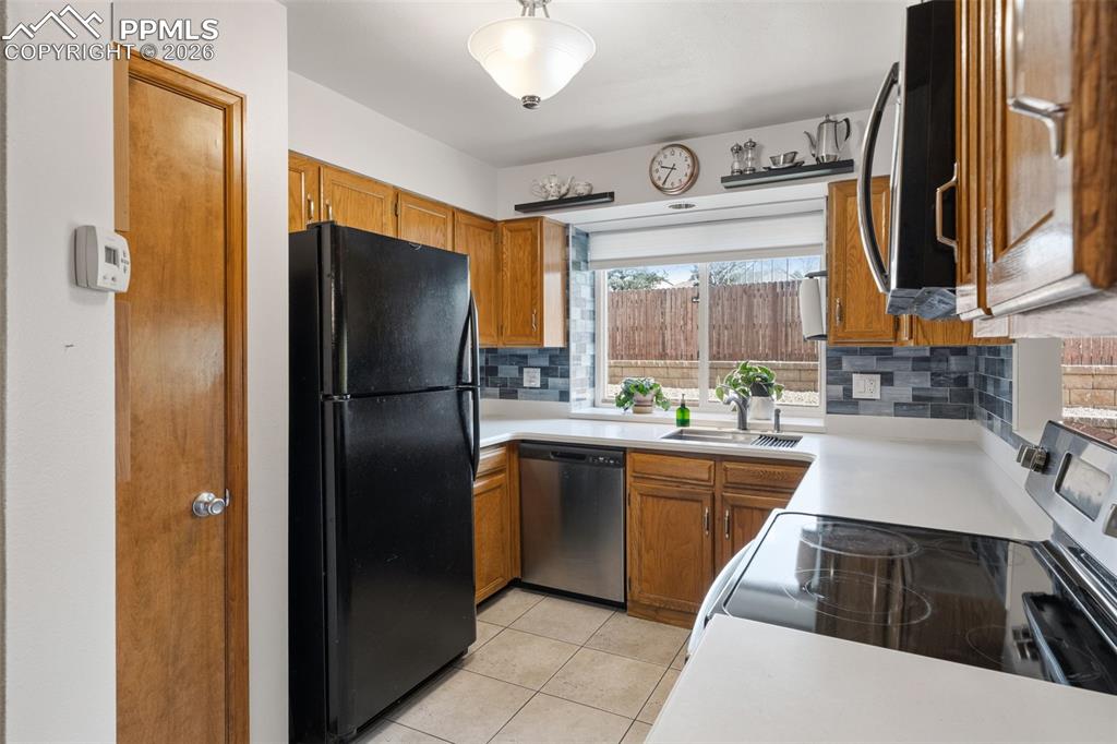 Image 11 of 43: Kitchen