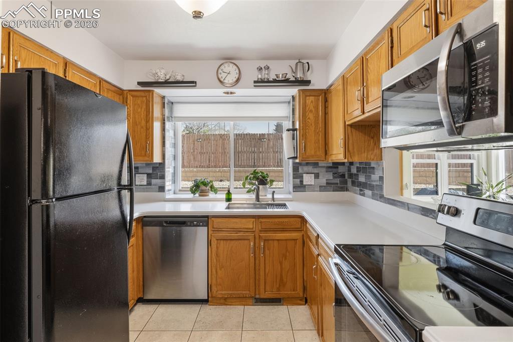 Image 13 of 43: Kitchen