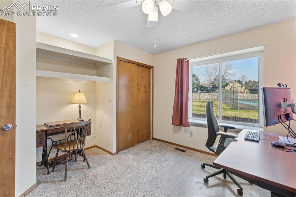 Image 32 of 43: Office