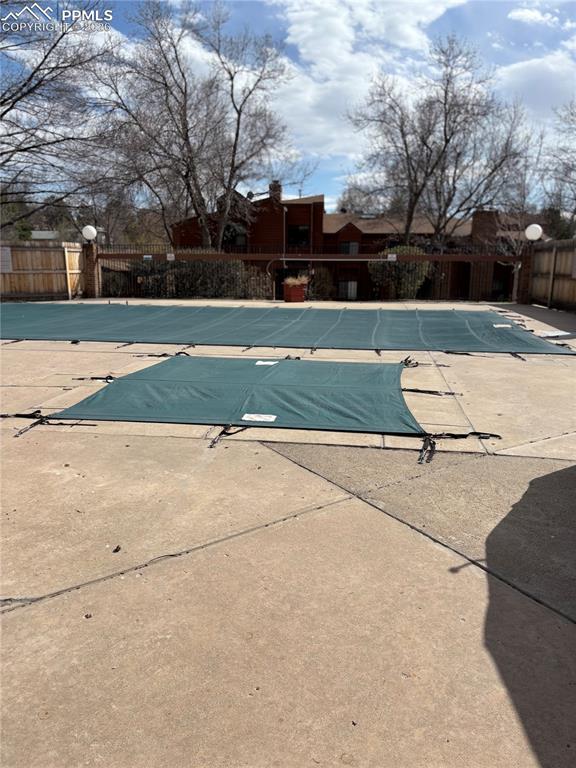 Image 41 of 43: Pool