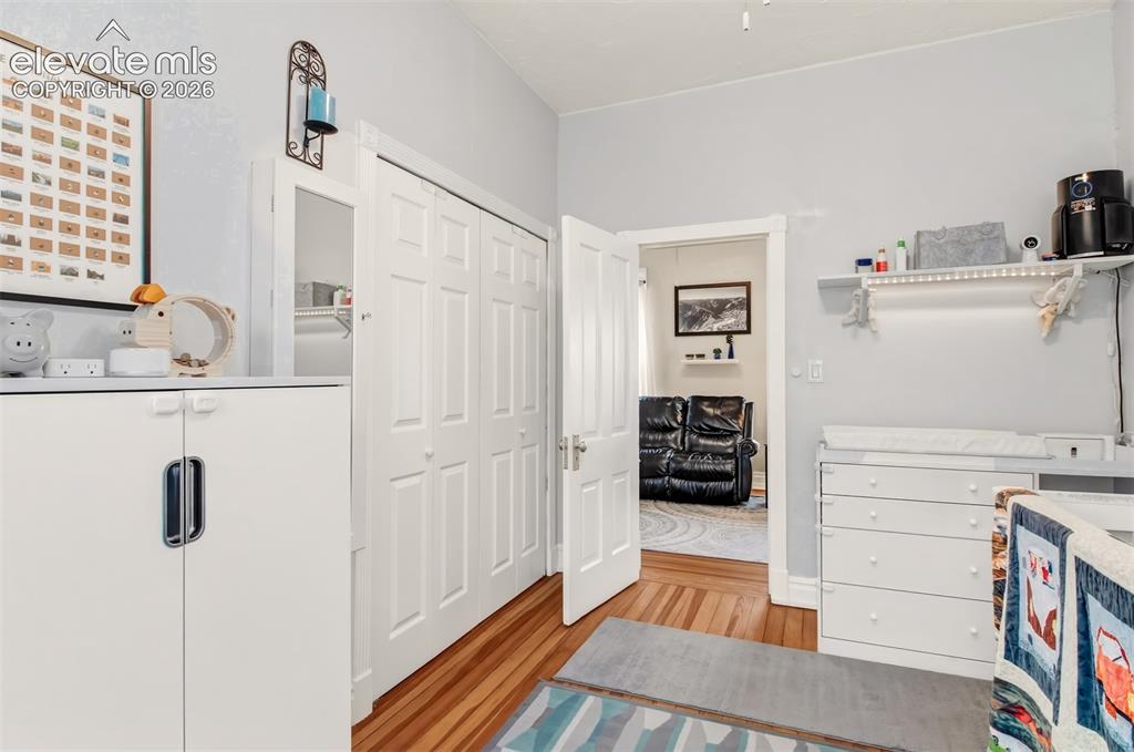 Image 10 of 30: Bedroom