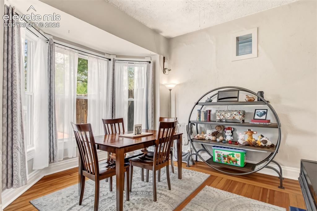 Image 11 of 30: Dining Area
