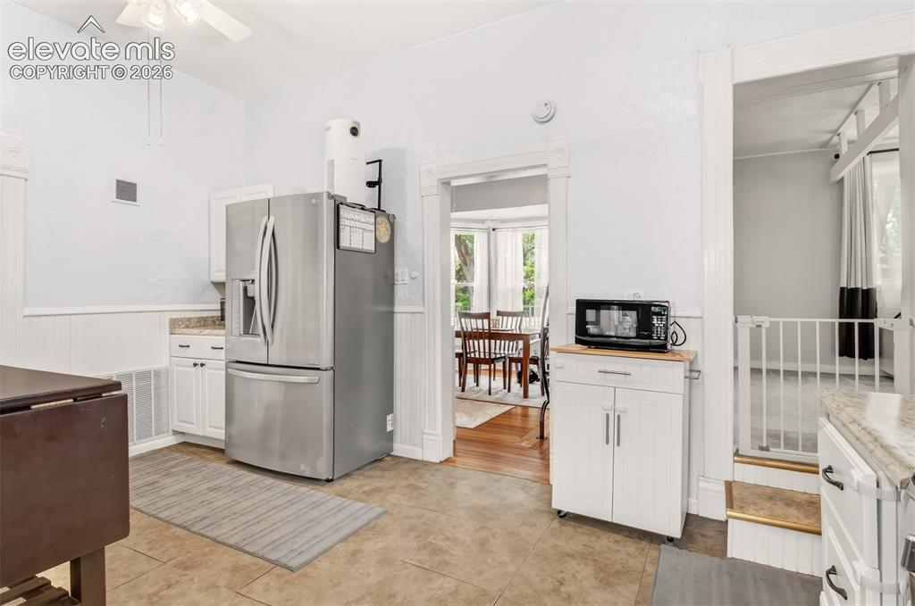 Image 16 of 30: Kitchen