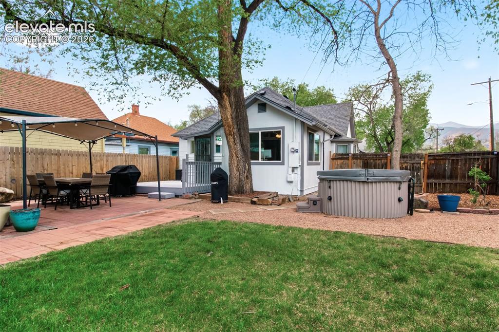 Image 25 of 30: Back of Structure