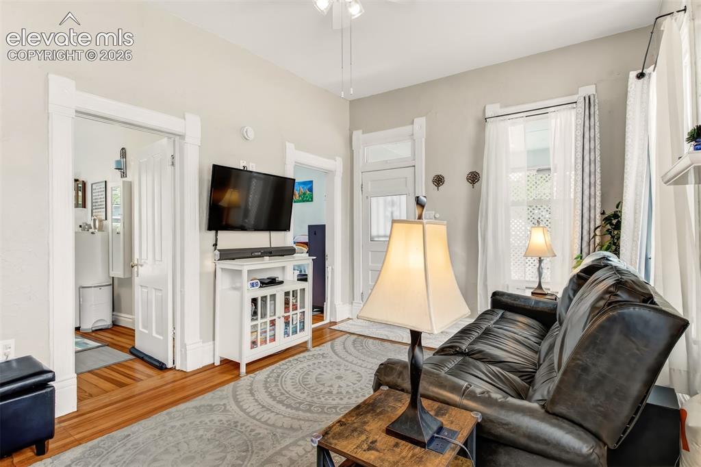 Image 5 of 30: Living Room