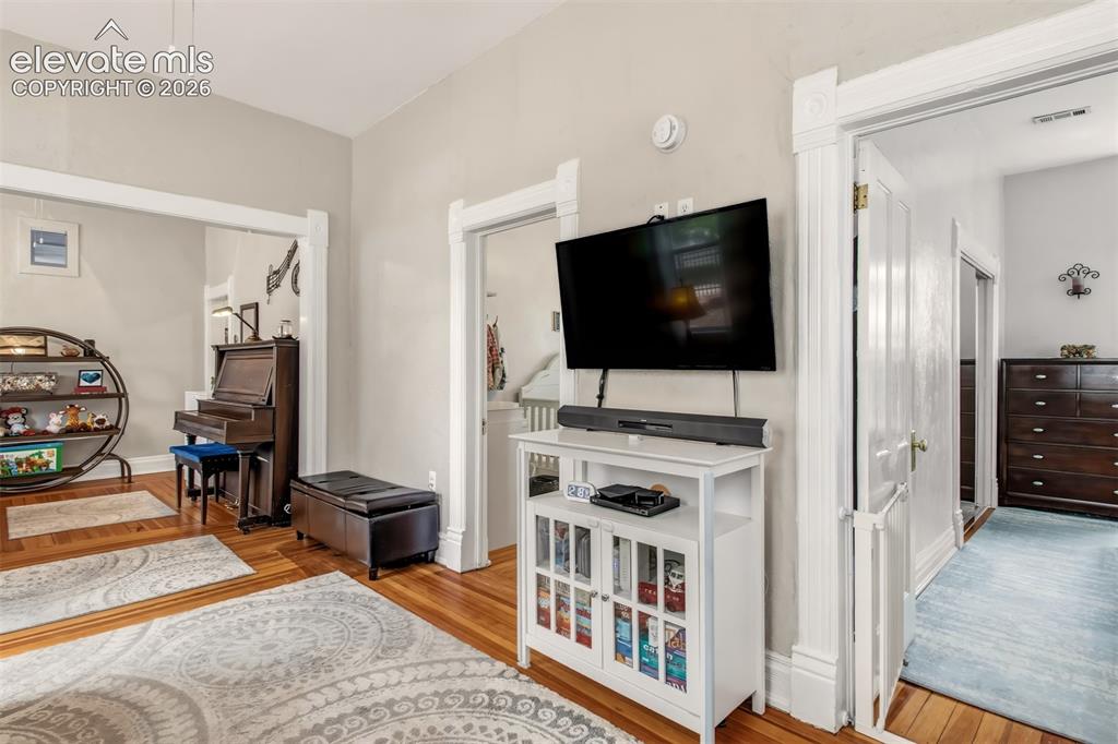 Image 6 of 30: Living Room