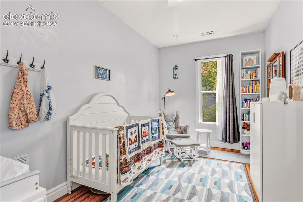 Image 9 of 30: Bedroom
