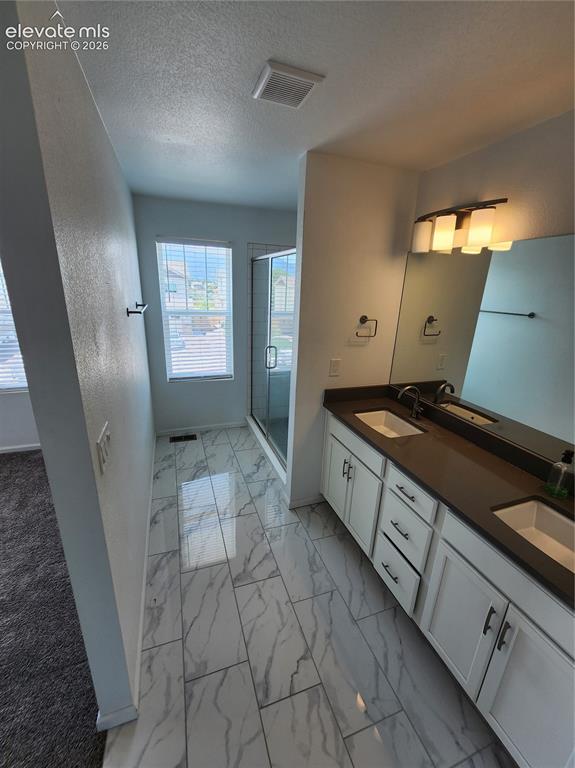 Image 11 of 19: Bathroom