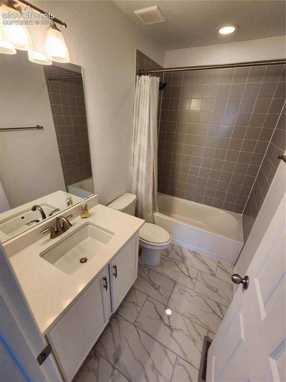 Image 15 of 19: Bathroom