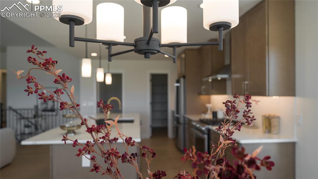 Image 10 of 32: Kitchen