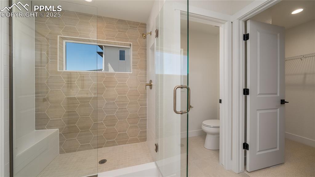 Image 17 of 32: Bathroom