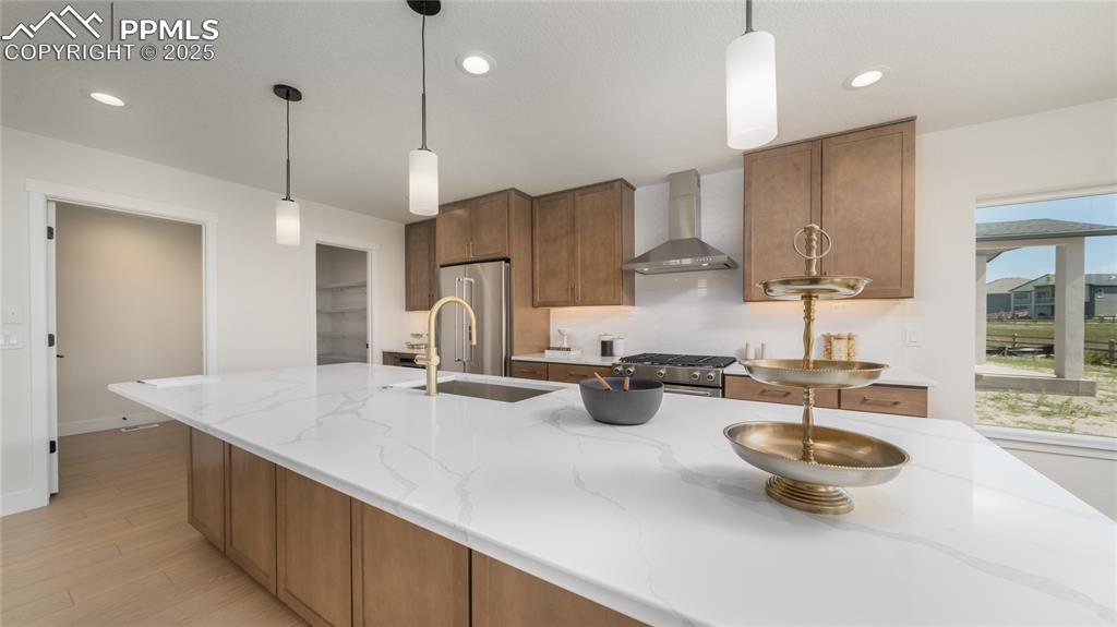 Image 6 of 32: Kitchen