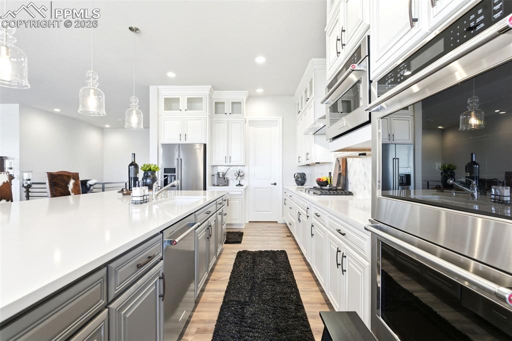 Image 14 of 43: Kitchen