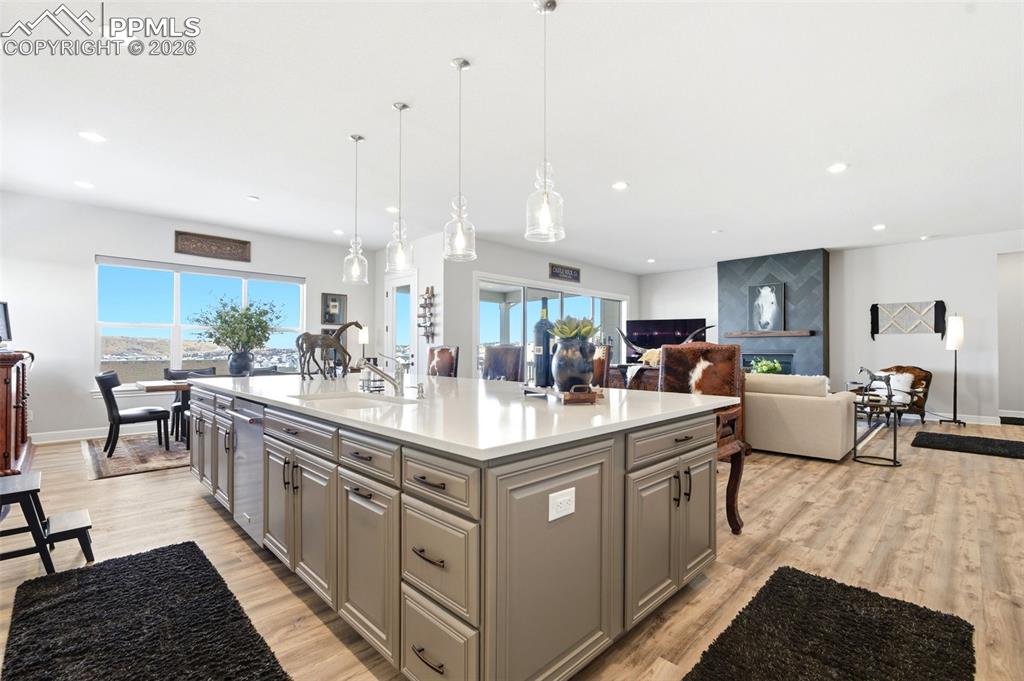 Image 15 of 43: Kitchen