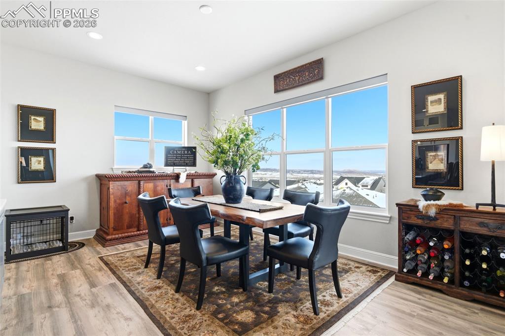 Image 16 of 43: Dining Area