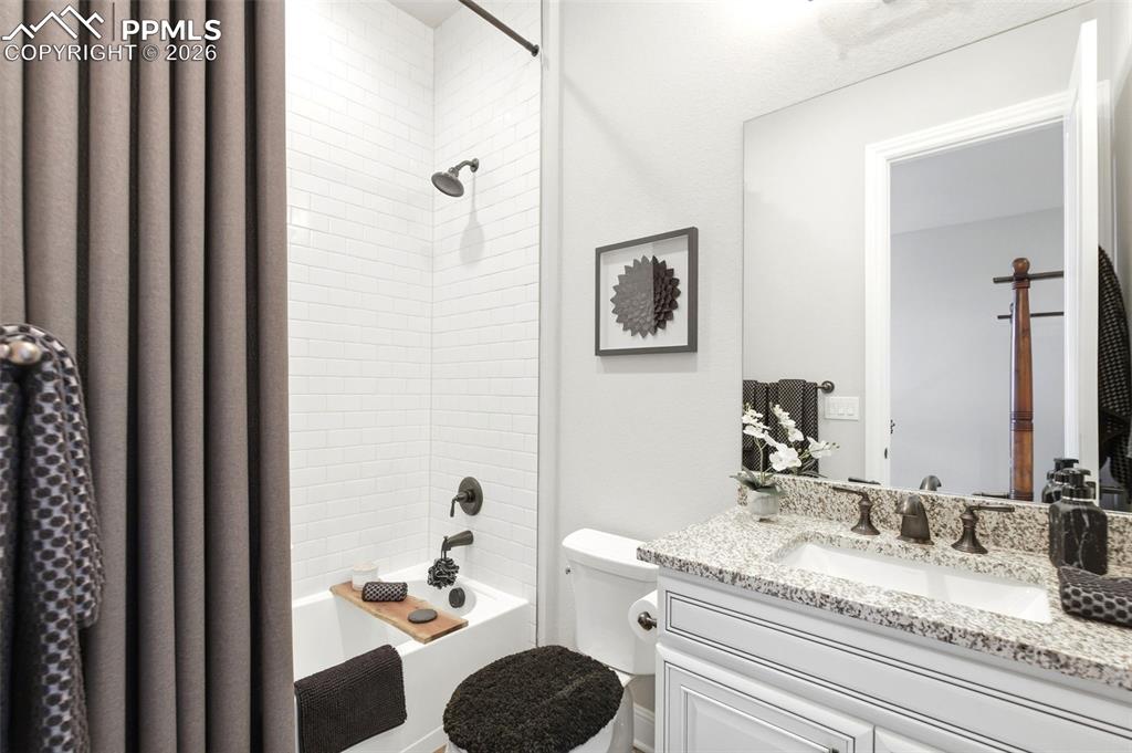 Image 21 of 43: Bathroom