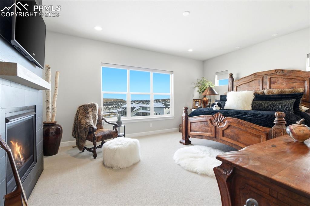 Image 22 of 43: Bedroom