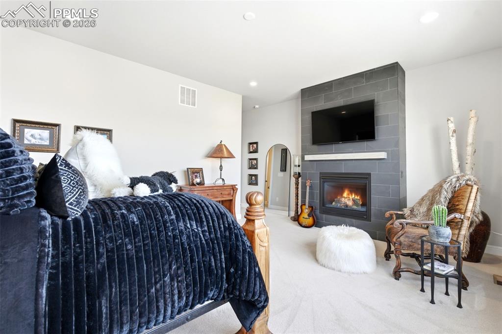 Image 23 of 43: Bedroom