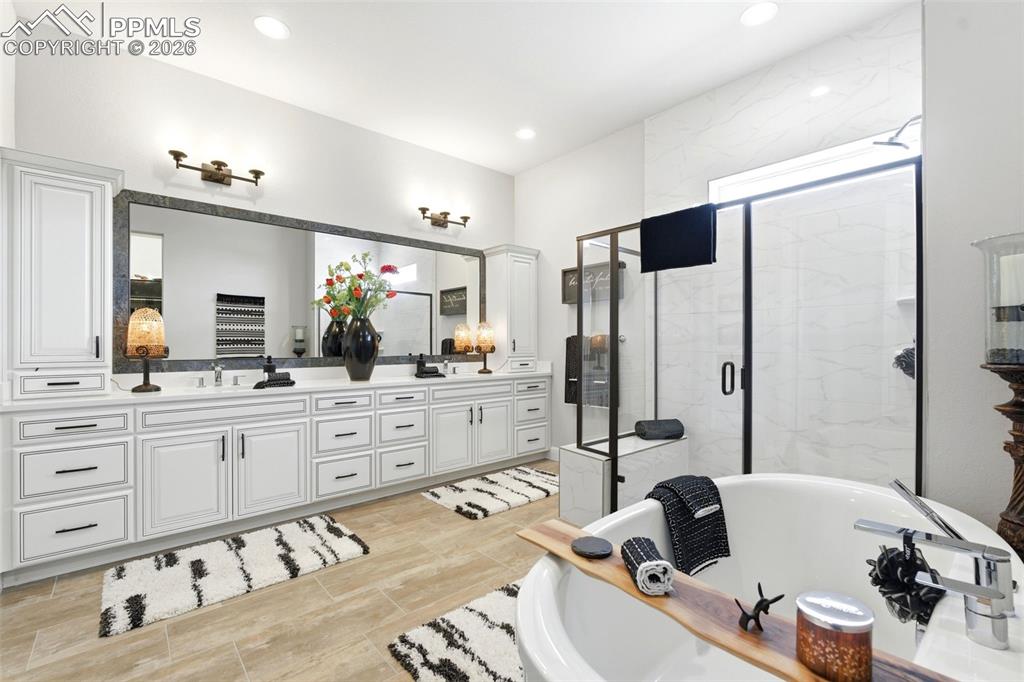 Image 24 of 43: Bathroom