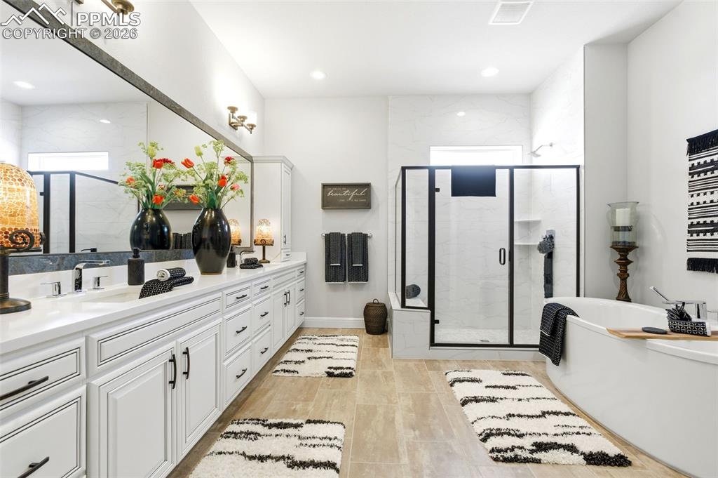 Image 25 of 43: Bathroom