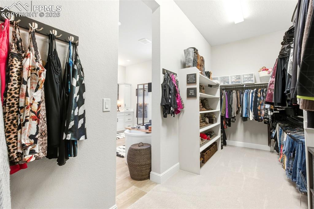 Image 26 of 43: Closet