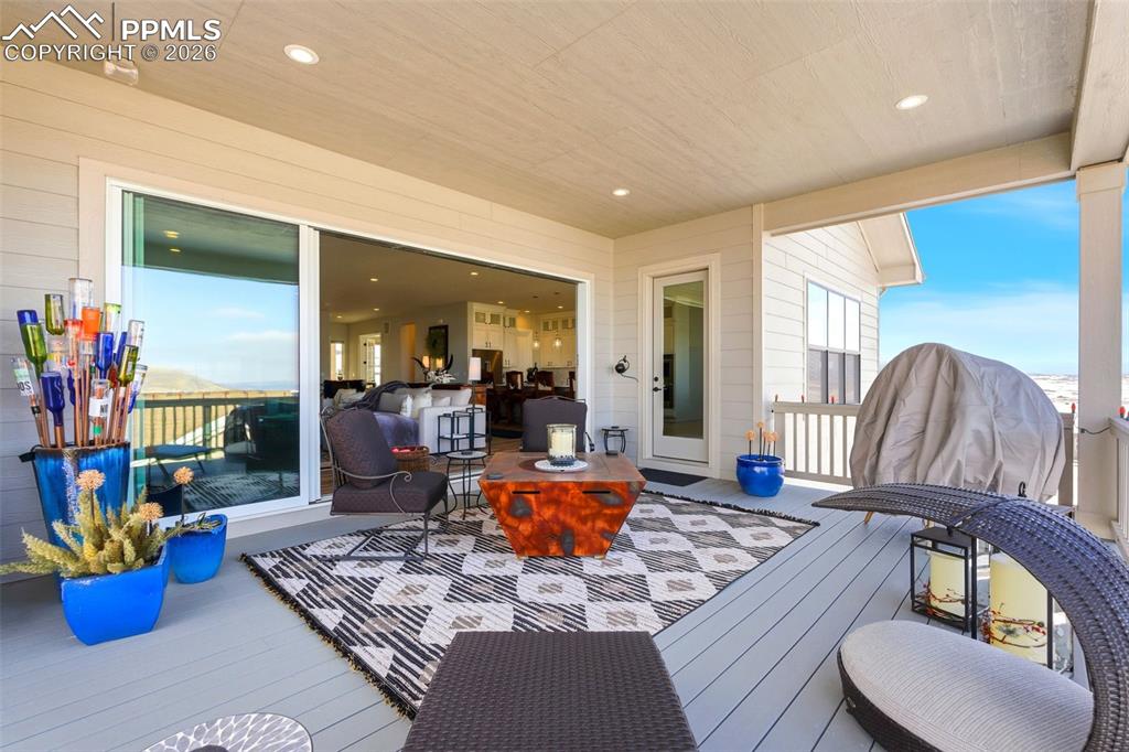 Image 31 of 43: Deck