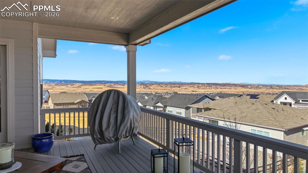 Image 32 of 43: Deck