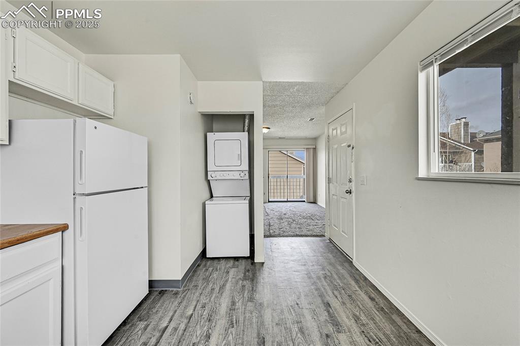 Image 12 of 39: Kitchen