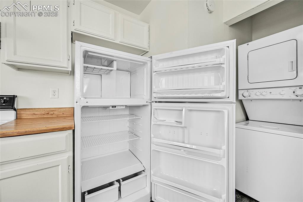 Image 16 of 39: Laundry