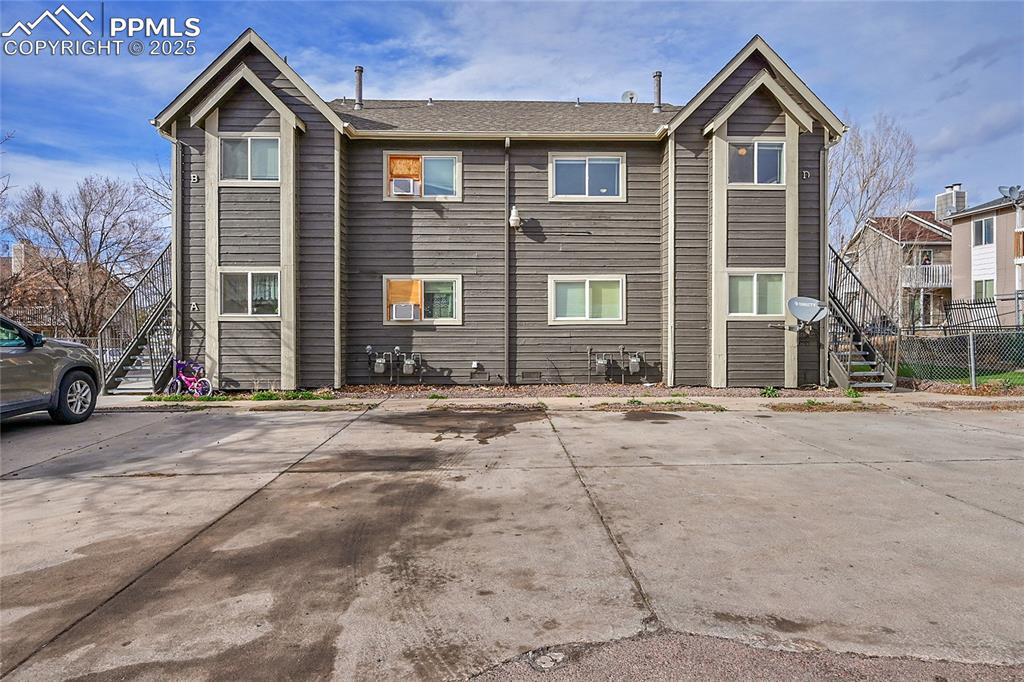 Image 3 of 39: Back of Structure