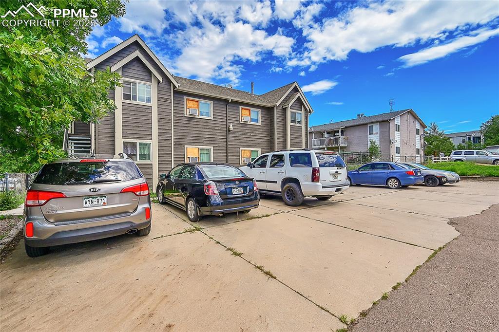 Image 30 of 39: Parking