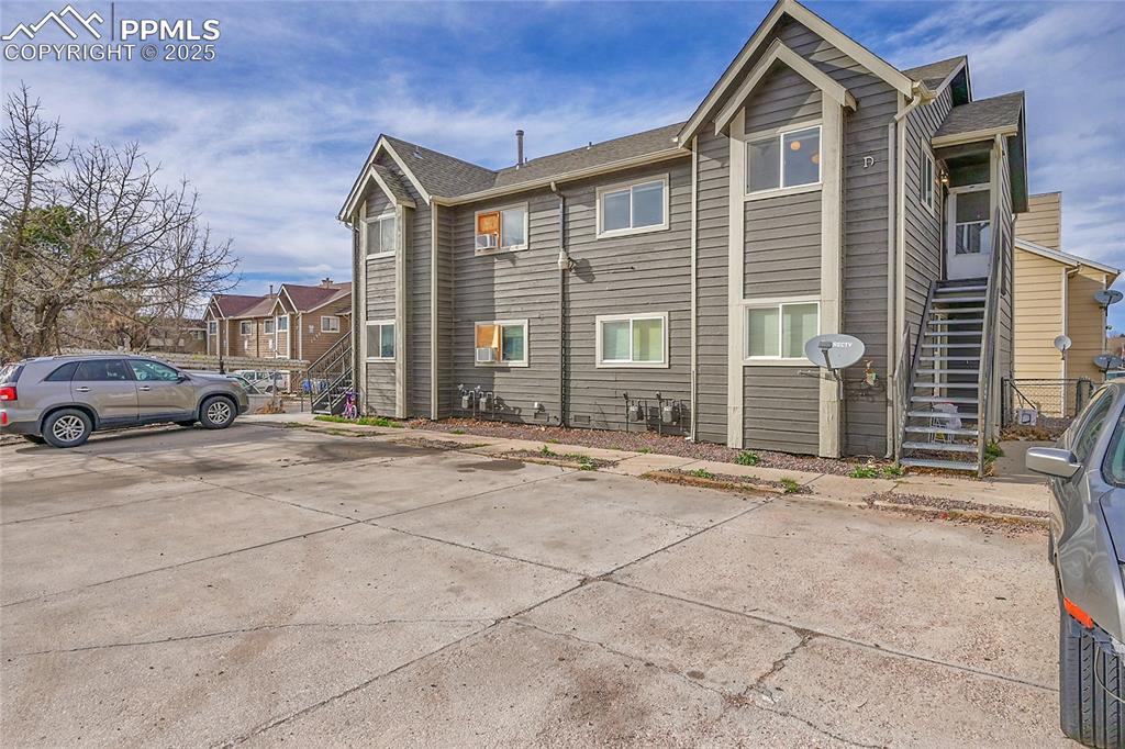 Image 4 of 39: Back of Structure