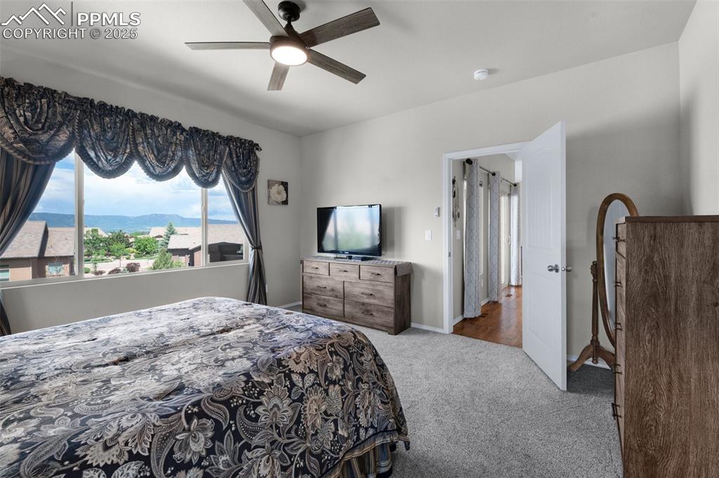 Image 16 of 41: Bedroom
