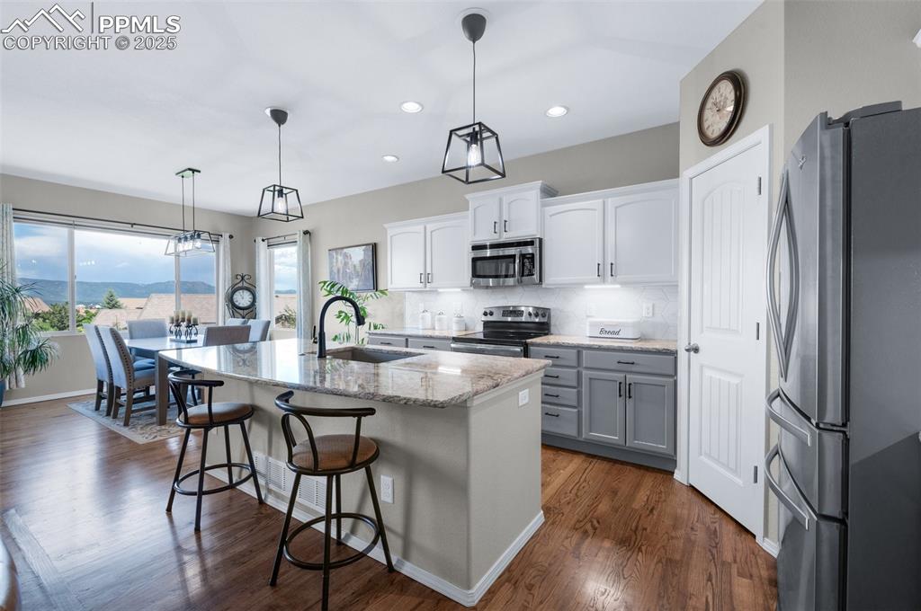Image 8 of 41: Kitchen