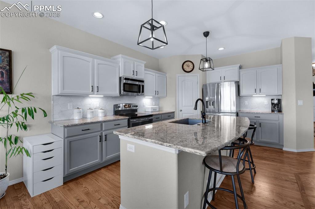 Image 9 of 41: Kitchen