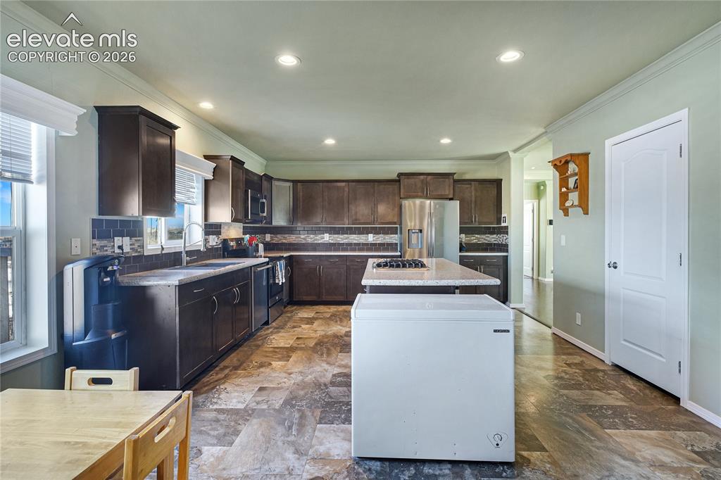 Image 11 of 50: Kitchen