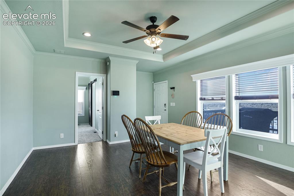 Image 12 of 50: Dining Area