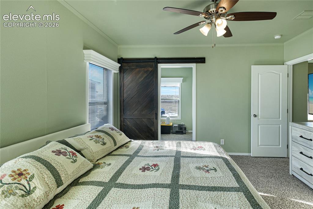 Image 14 of 50: Bedroom