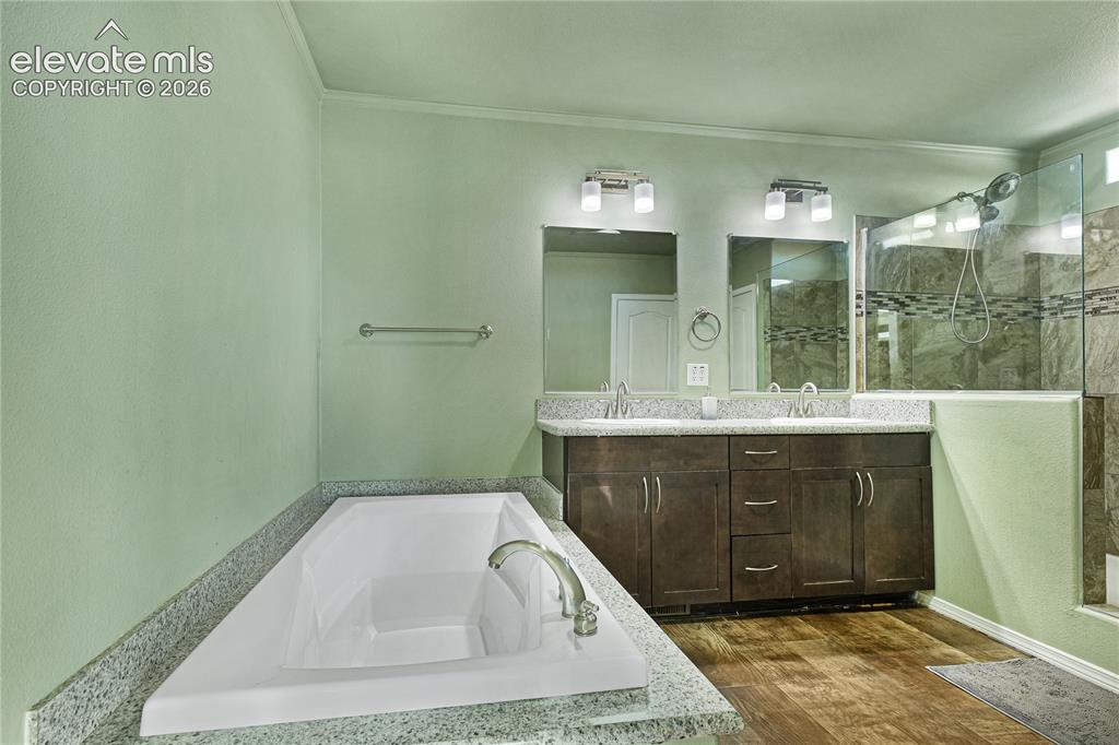 Image 15 of 50: Bathroom