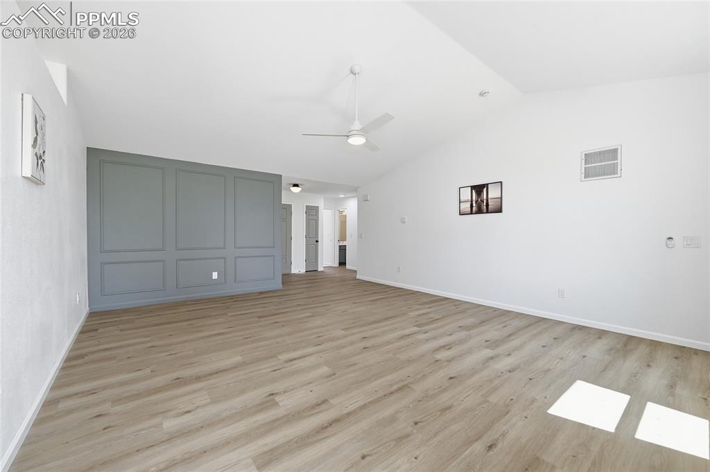 Image 12 of 30: Bedroom