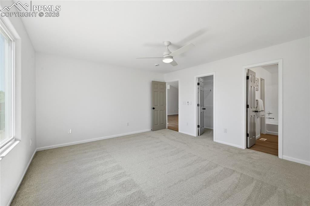 Image 16 of 30: Bedroom