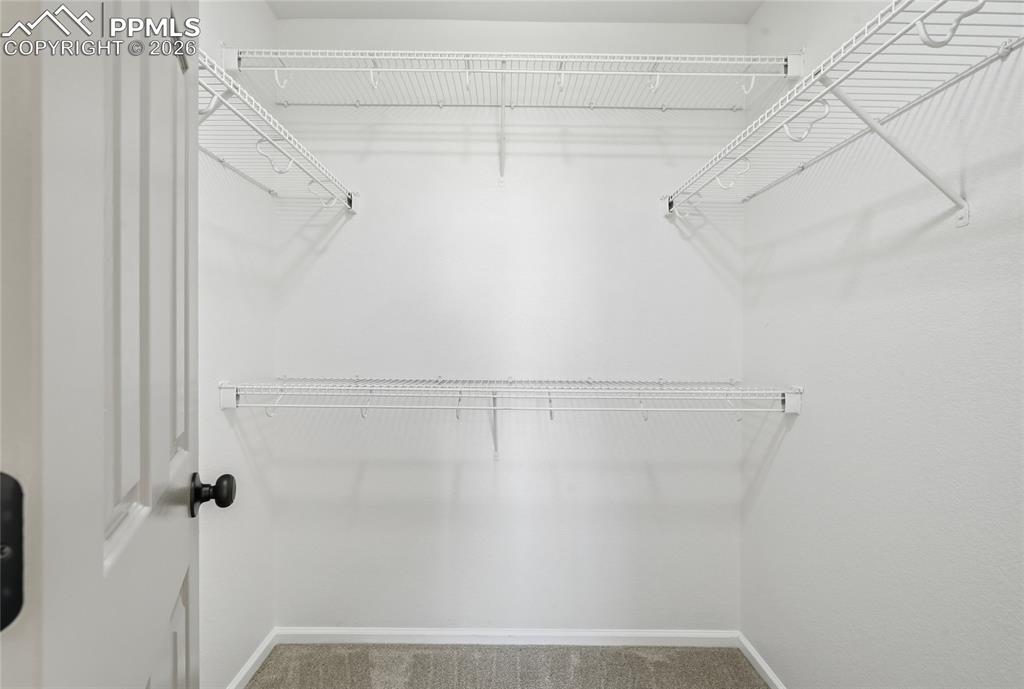 Image 19 of 30: Closet