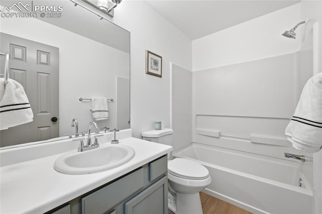 Image 22 of 30: Bathroom