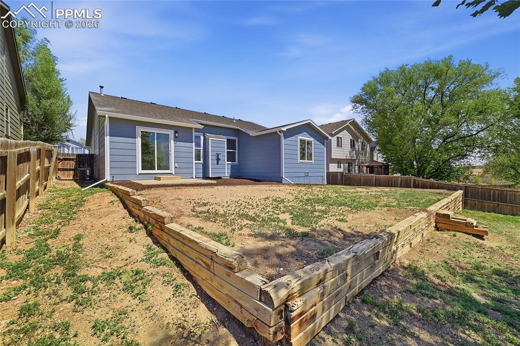 Image 26 of 30: Back of Structure