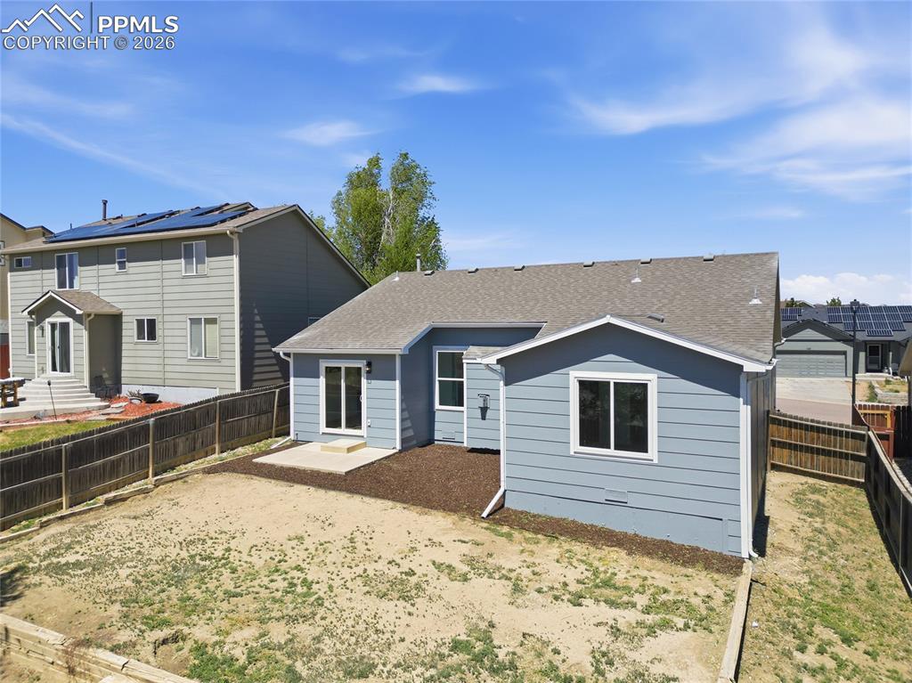 Image 27 of 30: Back of Structure